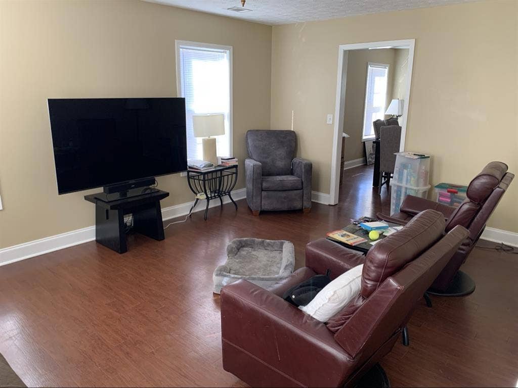 Lg room w/own bathroom in Decatur