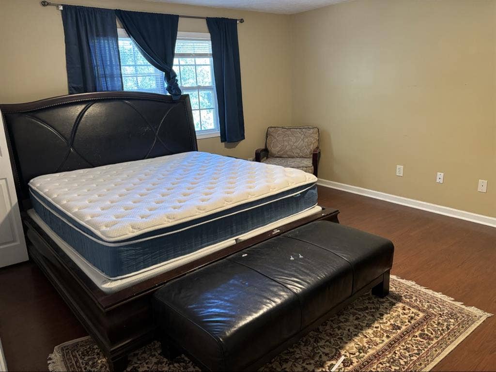Lg room w/own bathroom in Decatur