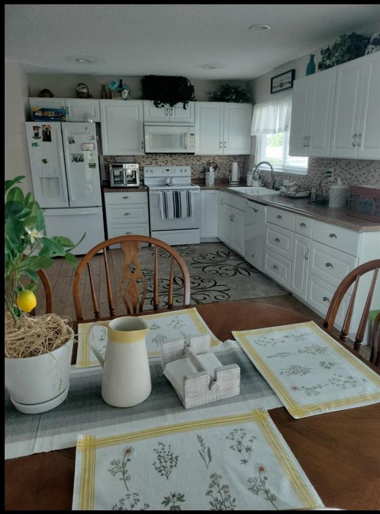 Beautiful room with home share