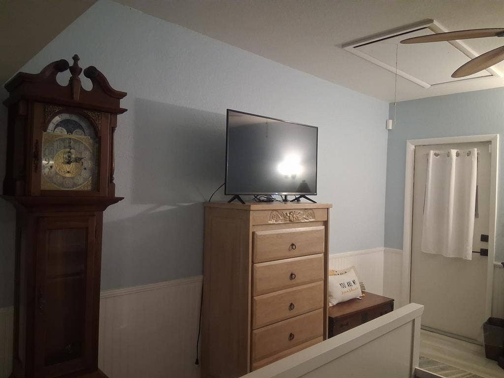 Beautiful room with home share