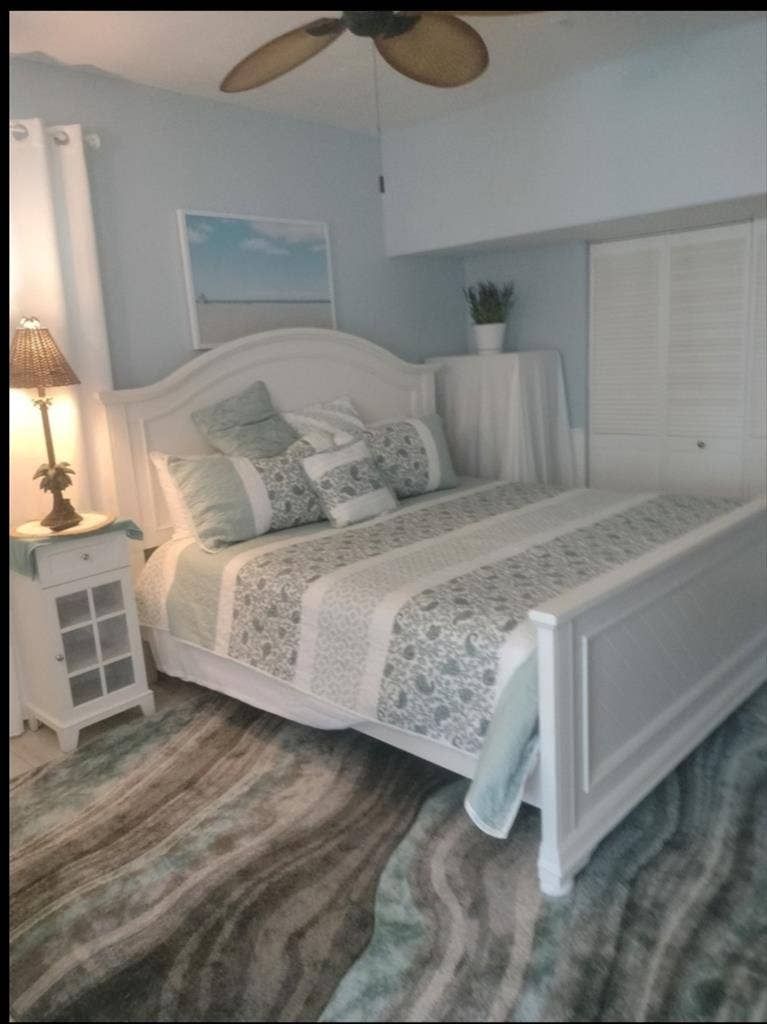 Beautiful room with home share