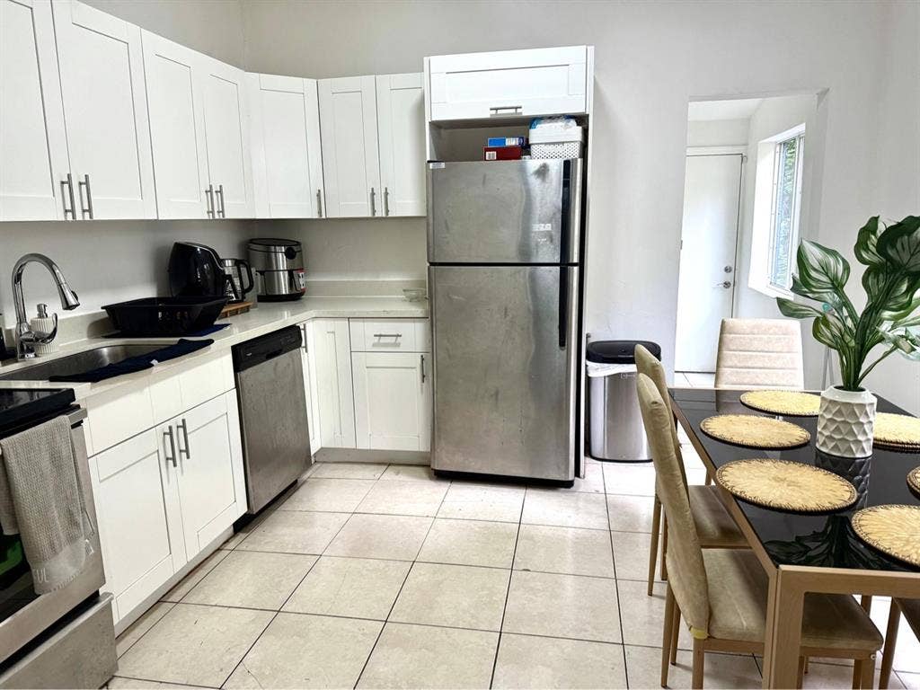 SE RENTA HABITACIÓN COMPARTIDA $