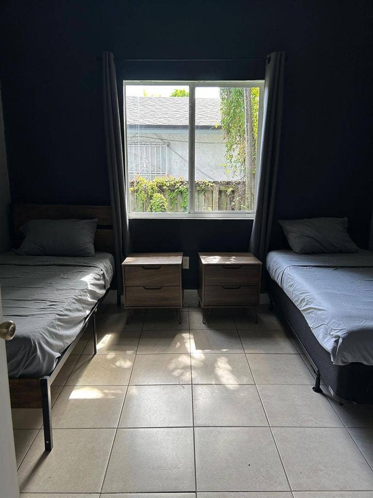 SE RENTA HABITACIÓN COMPARTIDA
