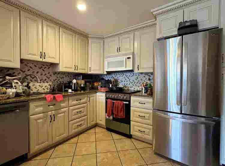 Sunny 2br apt in Cambridge