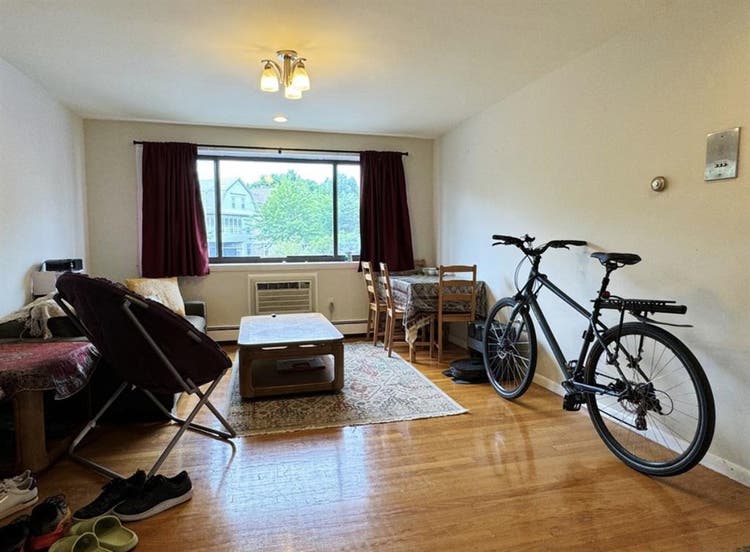 Sunny 2br apt in Cambridge