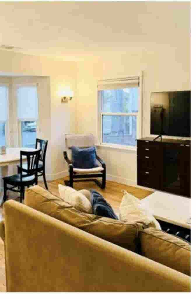 Live by the beach in a private room