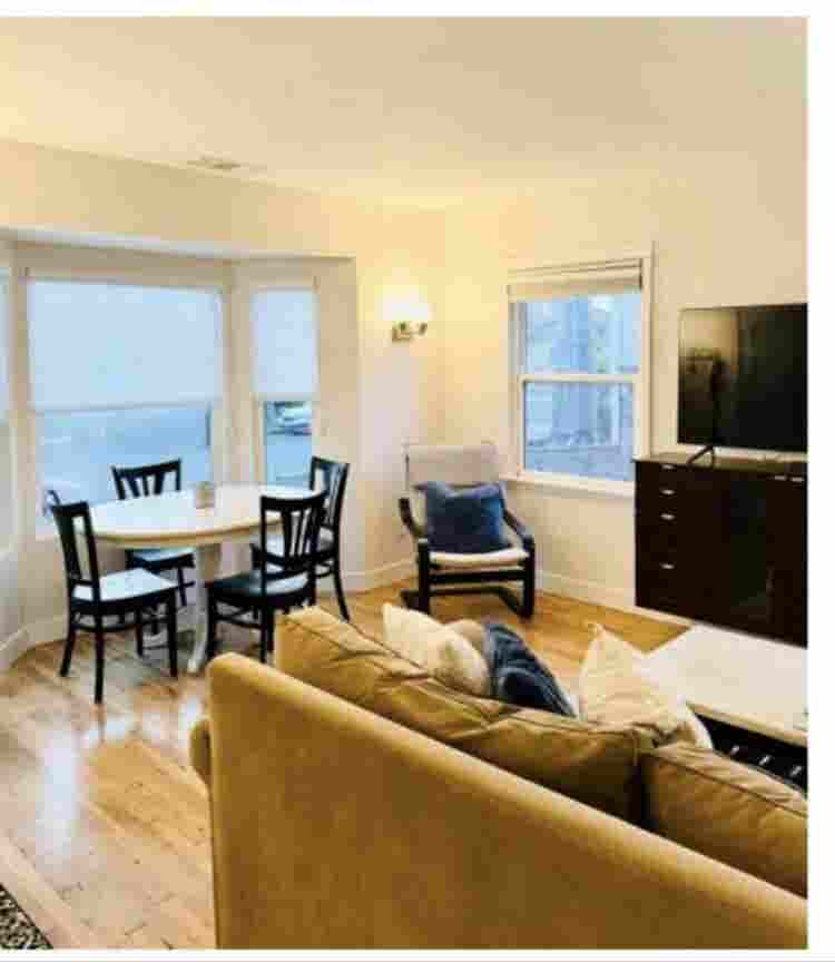 Live by the beach in a private room