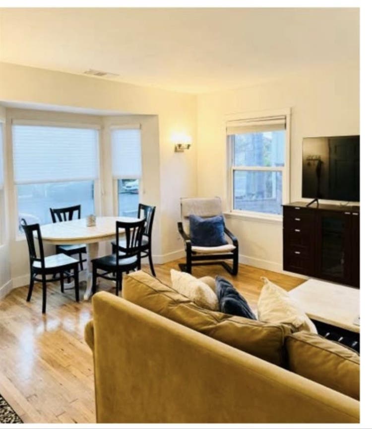 Live by the beach in a private room