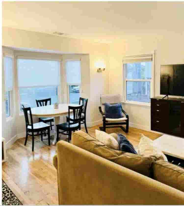 Live by the beach in a private room