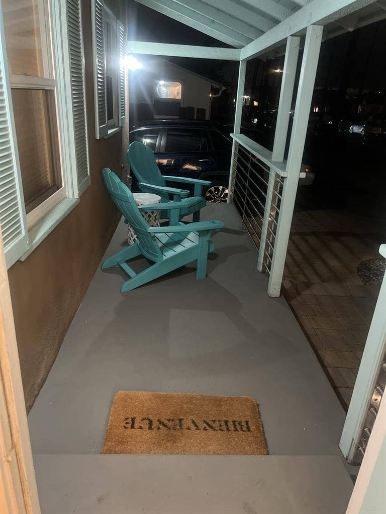 Live by the beach in a private room