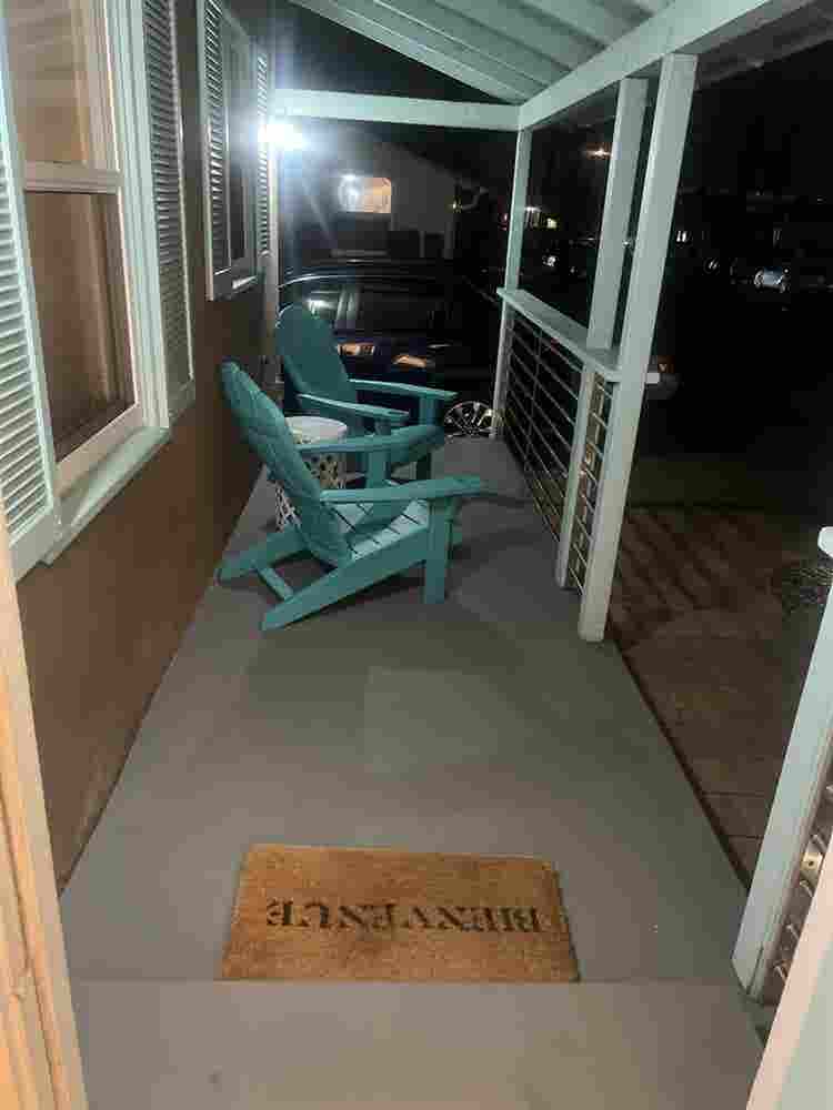 Live by the beach in a private room