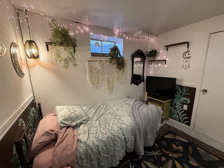 Furnished Rooms in Artist Haven