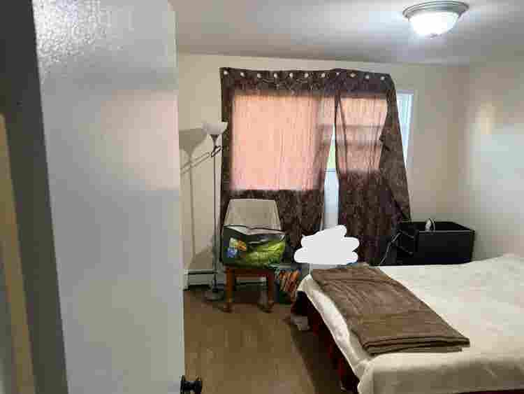 Renting 1 bedroom in a 2 bedroom ap