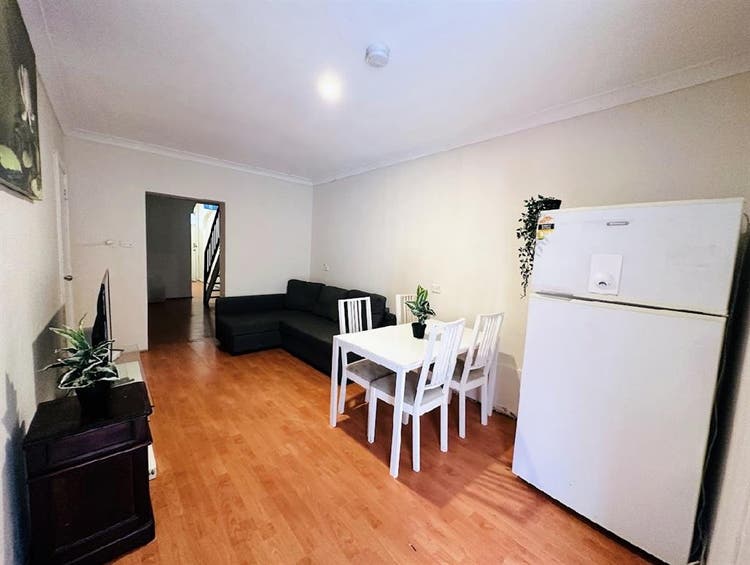 🌟 Cozy Room for Rent – Redfern 🌟