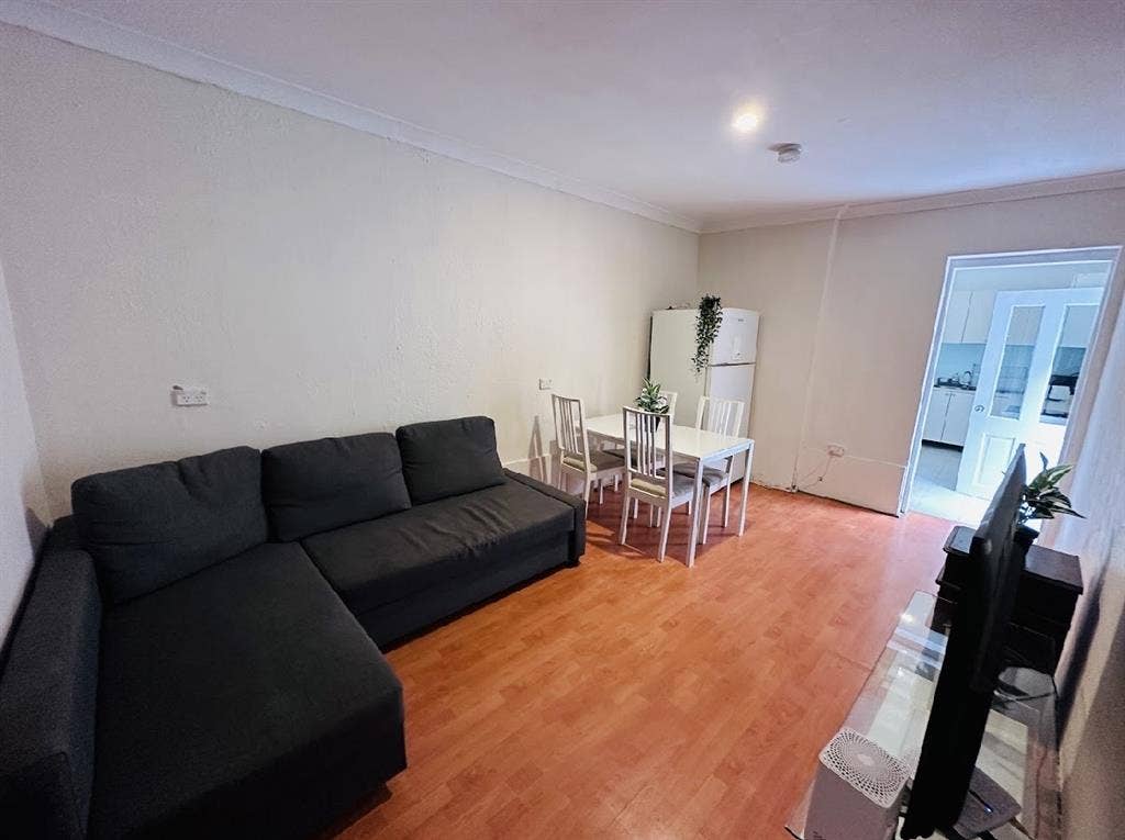 🌟 Cozy Room for Rent – Redfern 🌟