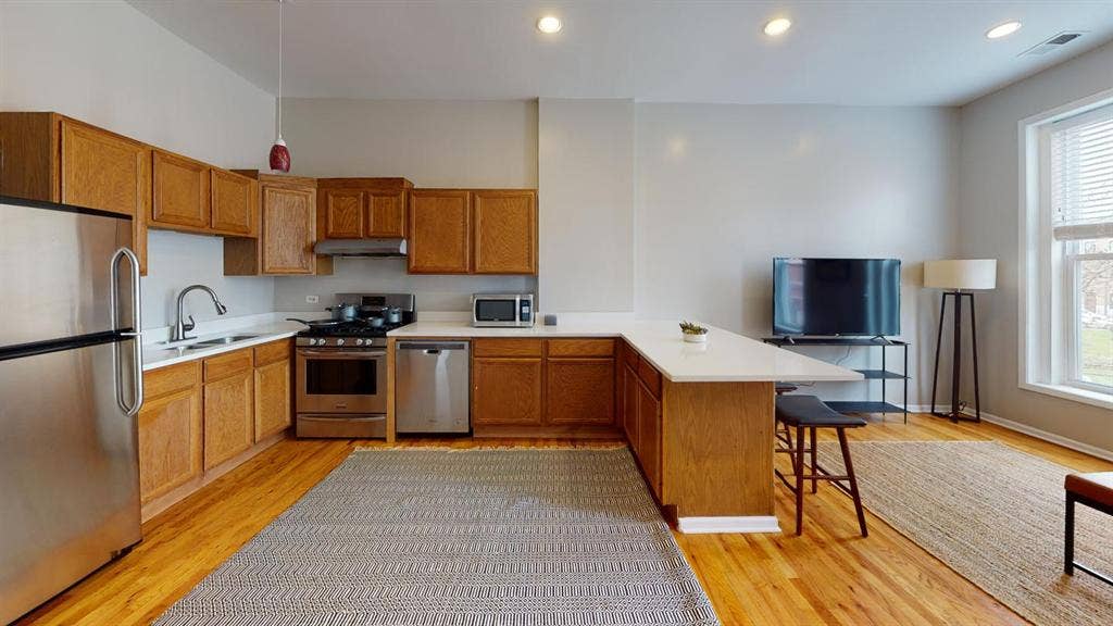 1 BR in Chicago