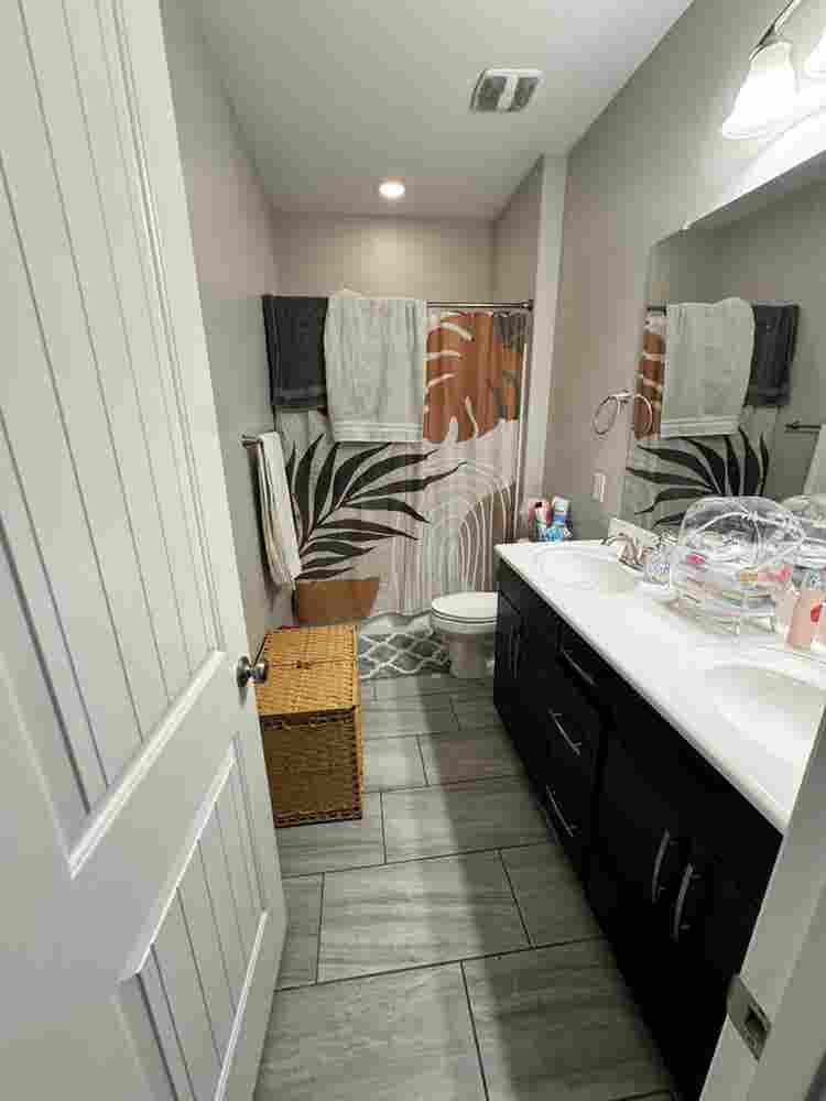 Room for rent - $/month