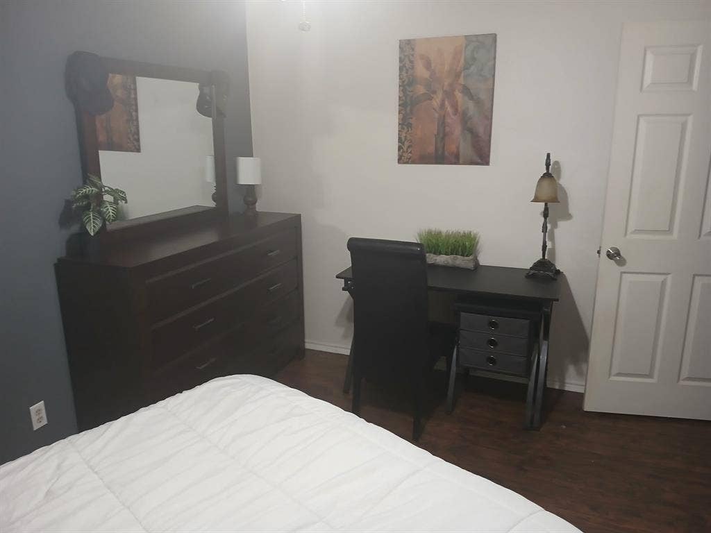 2 Rooms for Rent- $