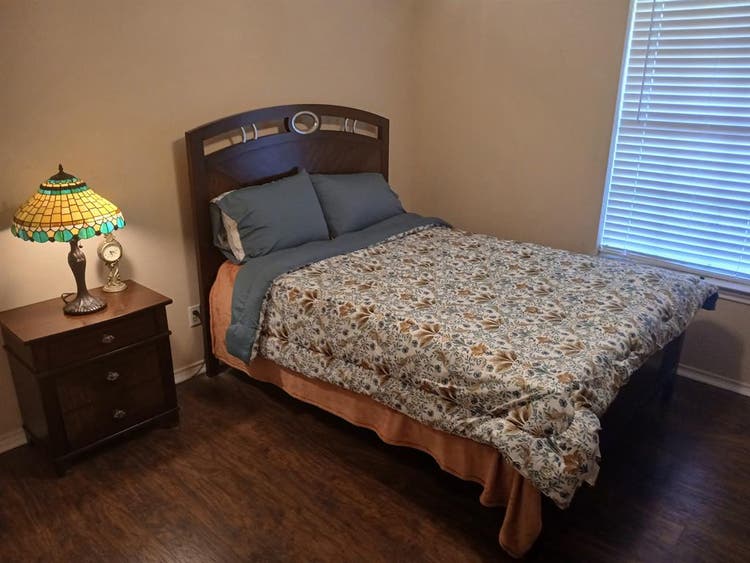2 Rooms for Rent- $
