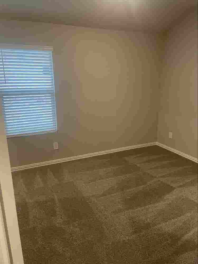 Looking for roomate/tenant