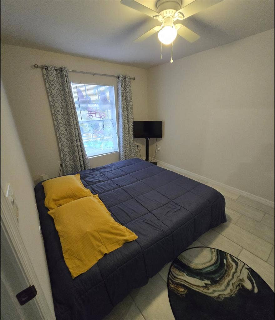 Room for rent at cape coral parkway