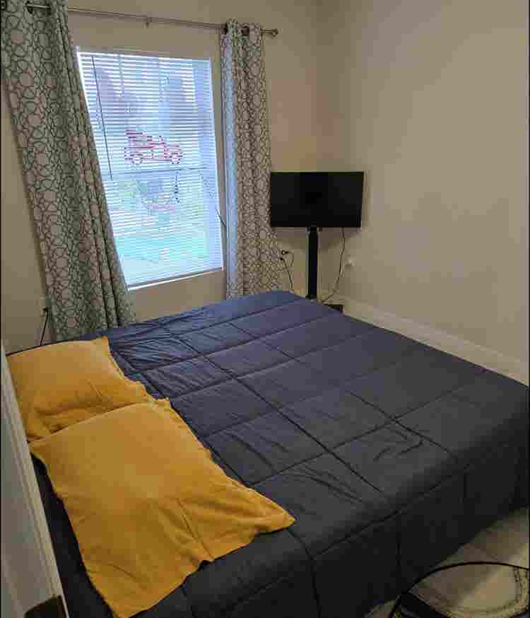 Room for rent at cape coral parkway