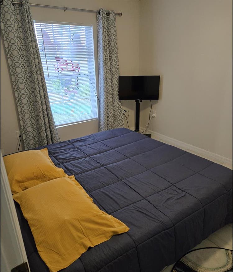 Room for rent at cape coral parkway