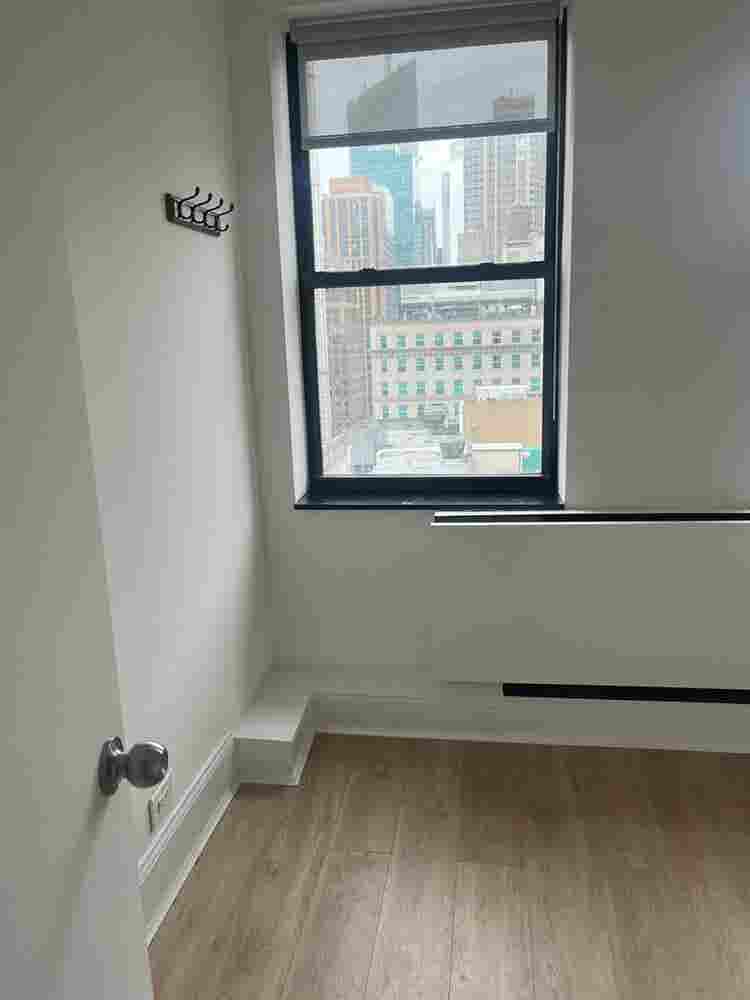 ✨Budget-Friendly Room in Midtown✨