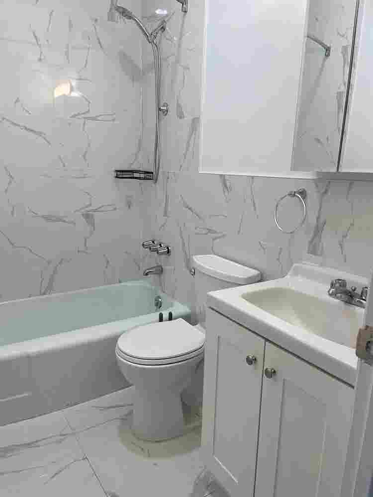 ✨Budget-Friendly Room in Midtown✨