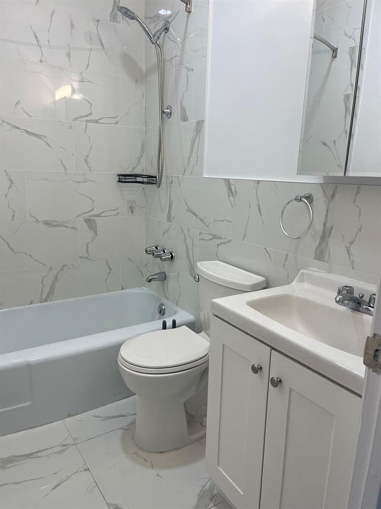  ✨Spacious Room w/ Private Bath ✨