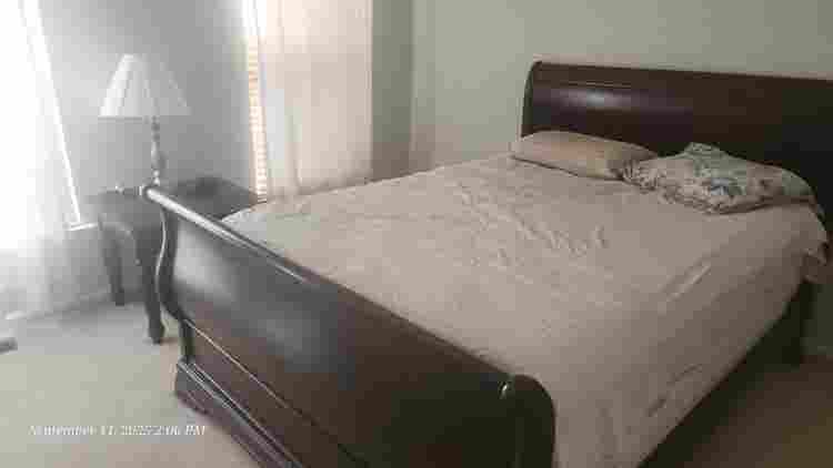 I am looking for a roommate