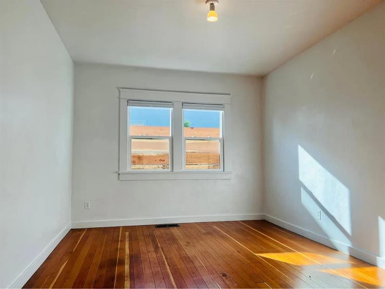 Room for rent! OCT. 1st