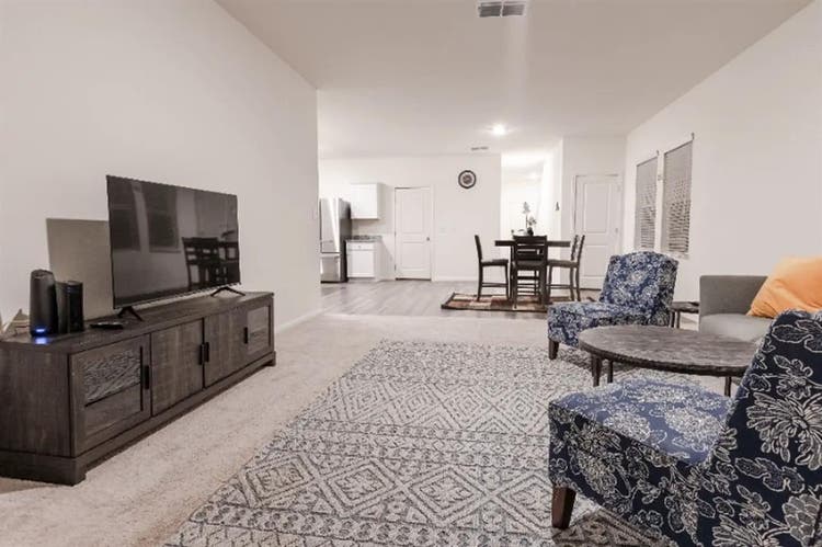 5 BR in Hutto