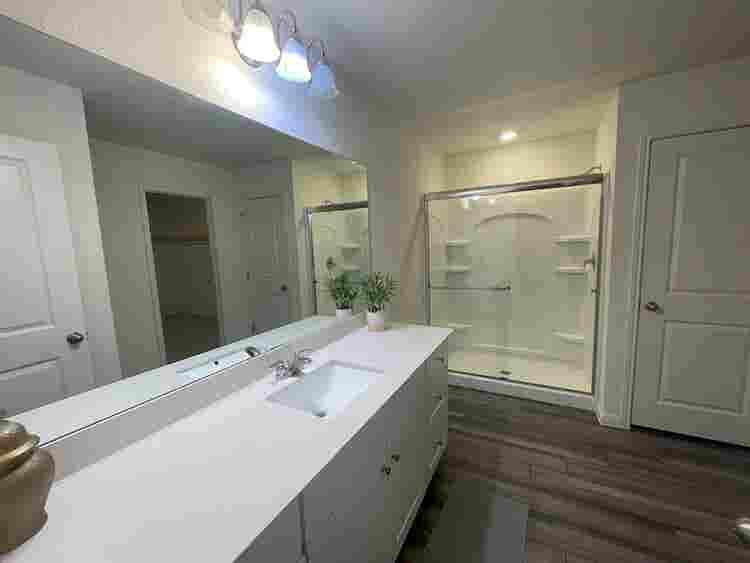 5 BR in Hutto