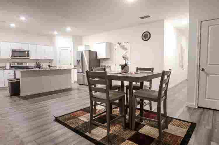 5 BR in Hutto