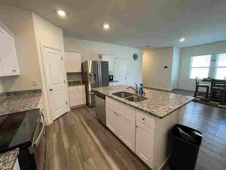 5 BR in Hutto