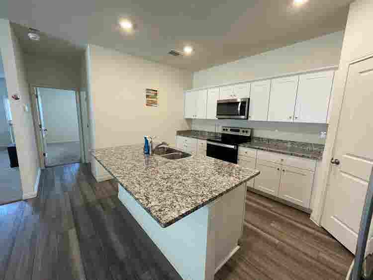 5 BR in Hutto