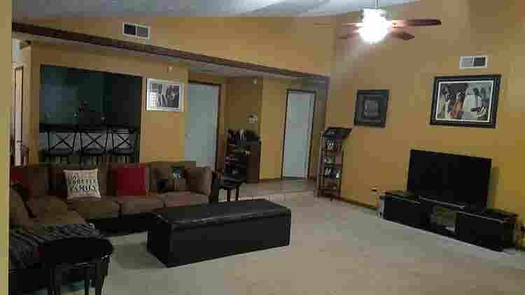 4 BR in Riverdale