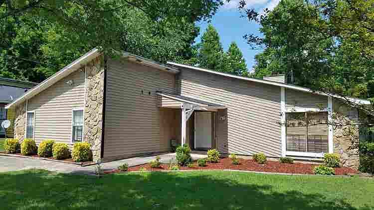 4 BR in Riverdale