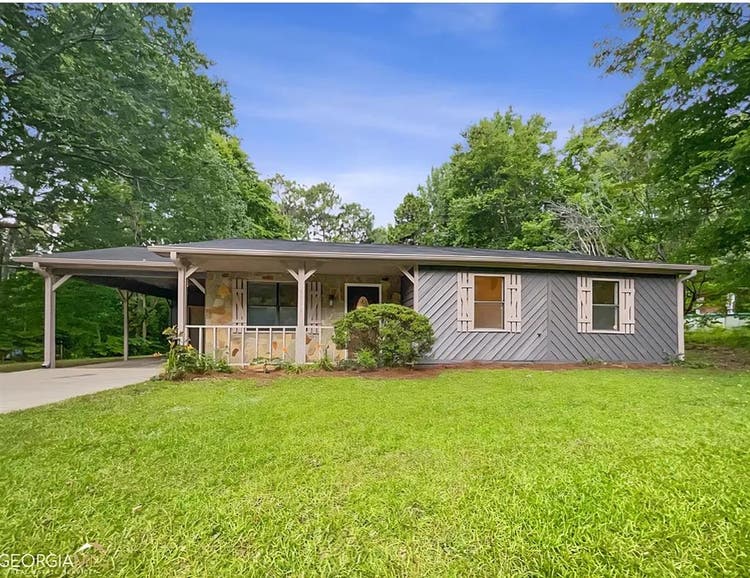 3 BR in Douglasville