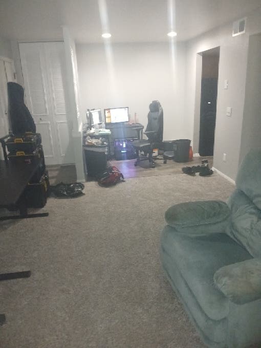 Looking for roomate