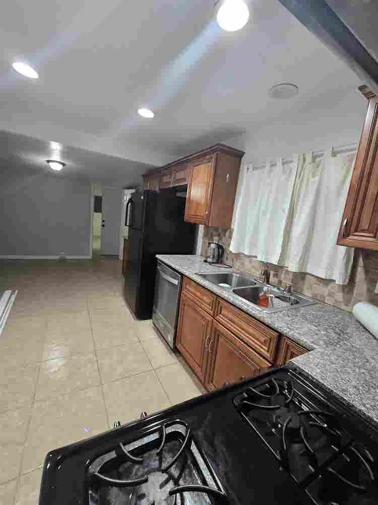 1 BEDROOM HOME WITH BATHROOM