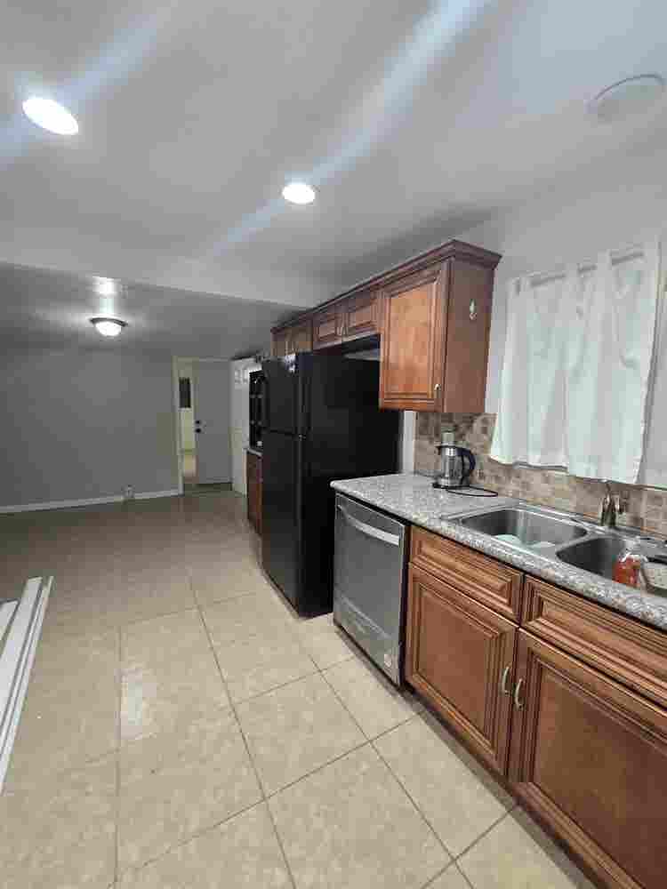 1 BEDROOM HOME WITH BATHROOM