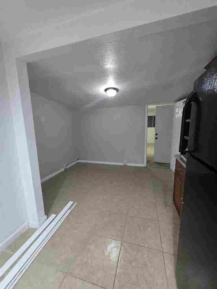 1 BEDROOM HOME WITH BATHROOM