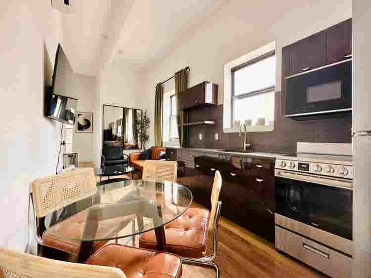 Graham Ave – w/Private Bathroom