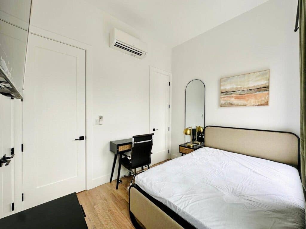 Graham Ave – w/Private Bathroom