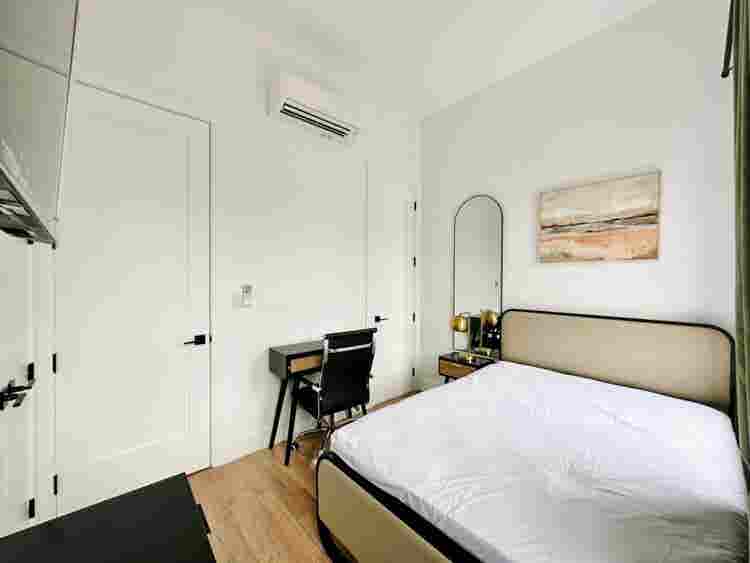 Graham Ave – w/Private Bathroom