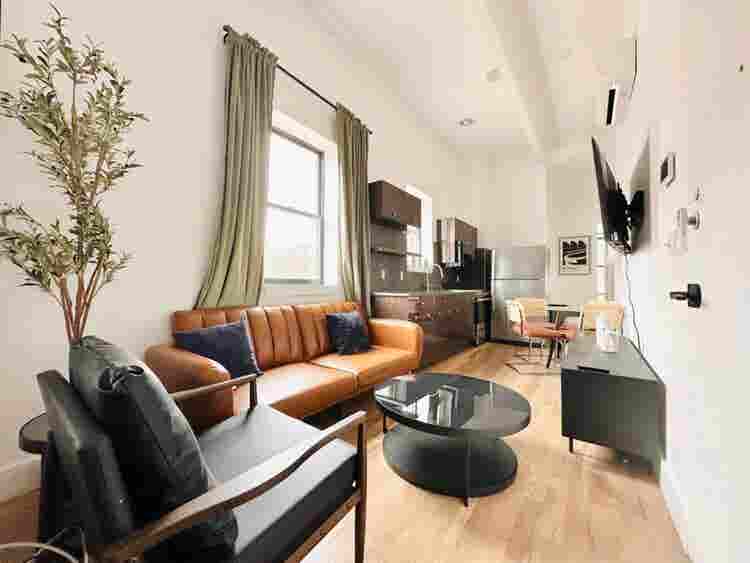 Graham Ave – w/Private Bathroom
