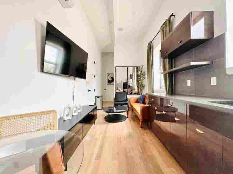 Graham Ave – w/Private Bathroom