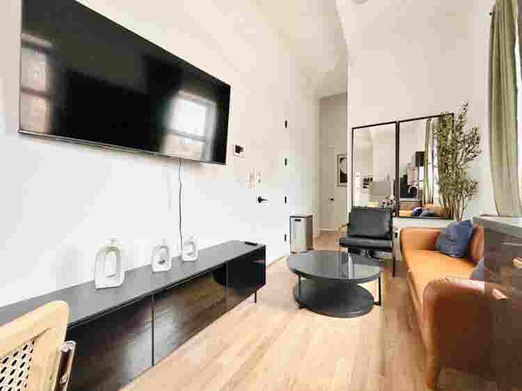 Graham Ave – w/Private Bathroom